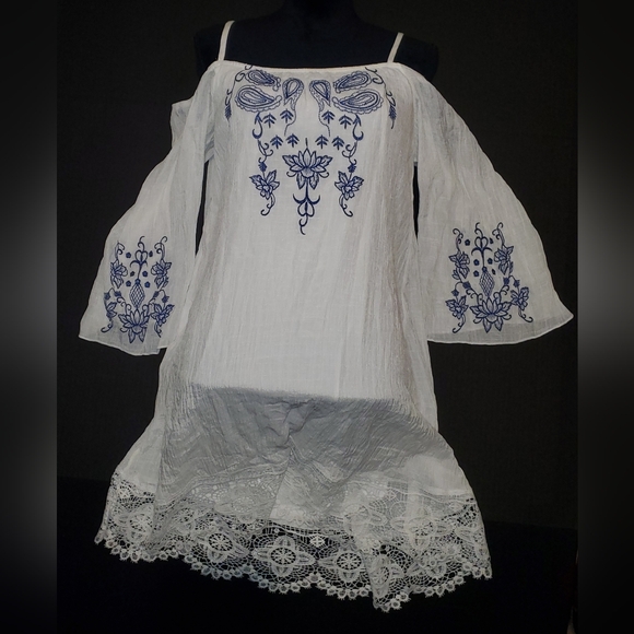 J Gee Tops - White and Blue Embroidered Women's Tunic Top Sz XL